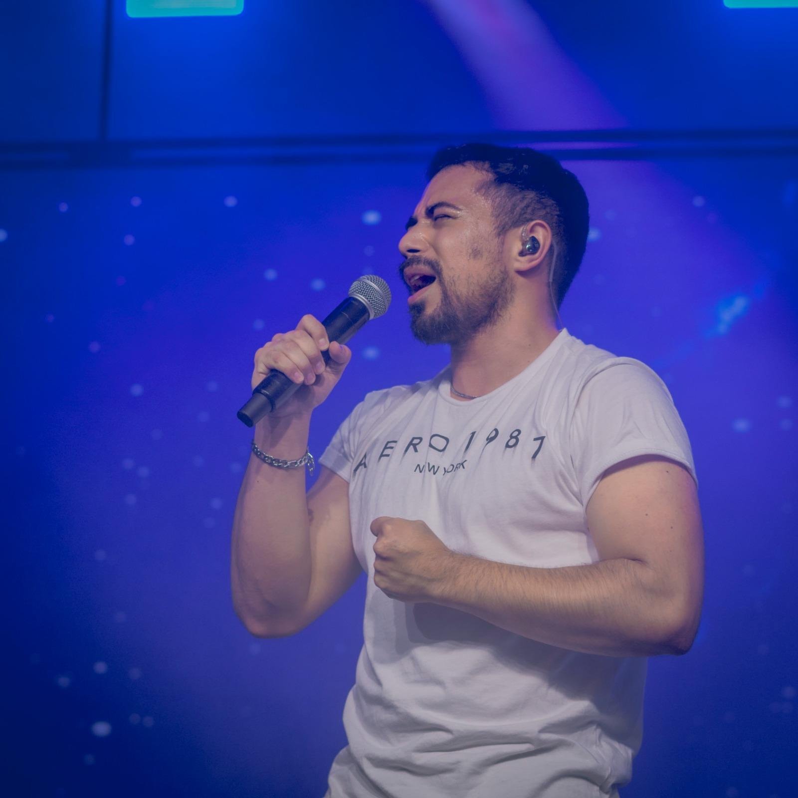 Cantante de Soplo Music en vivo